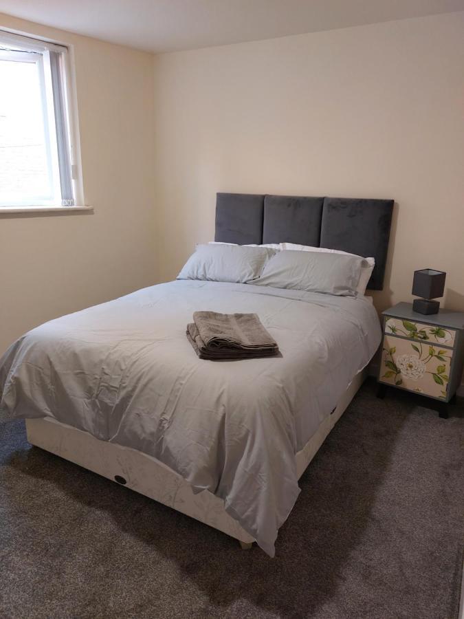 2 Large Bedroom Apartment- Wifi & Parking Fleetwood Zewnętrze zdjęcie