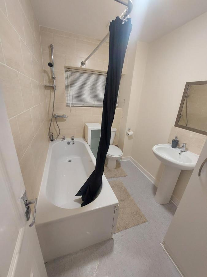 2 Large Bedroom Apartment- Wifi & Parking Fleetwood Zewnętrze zdjęcie