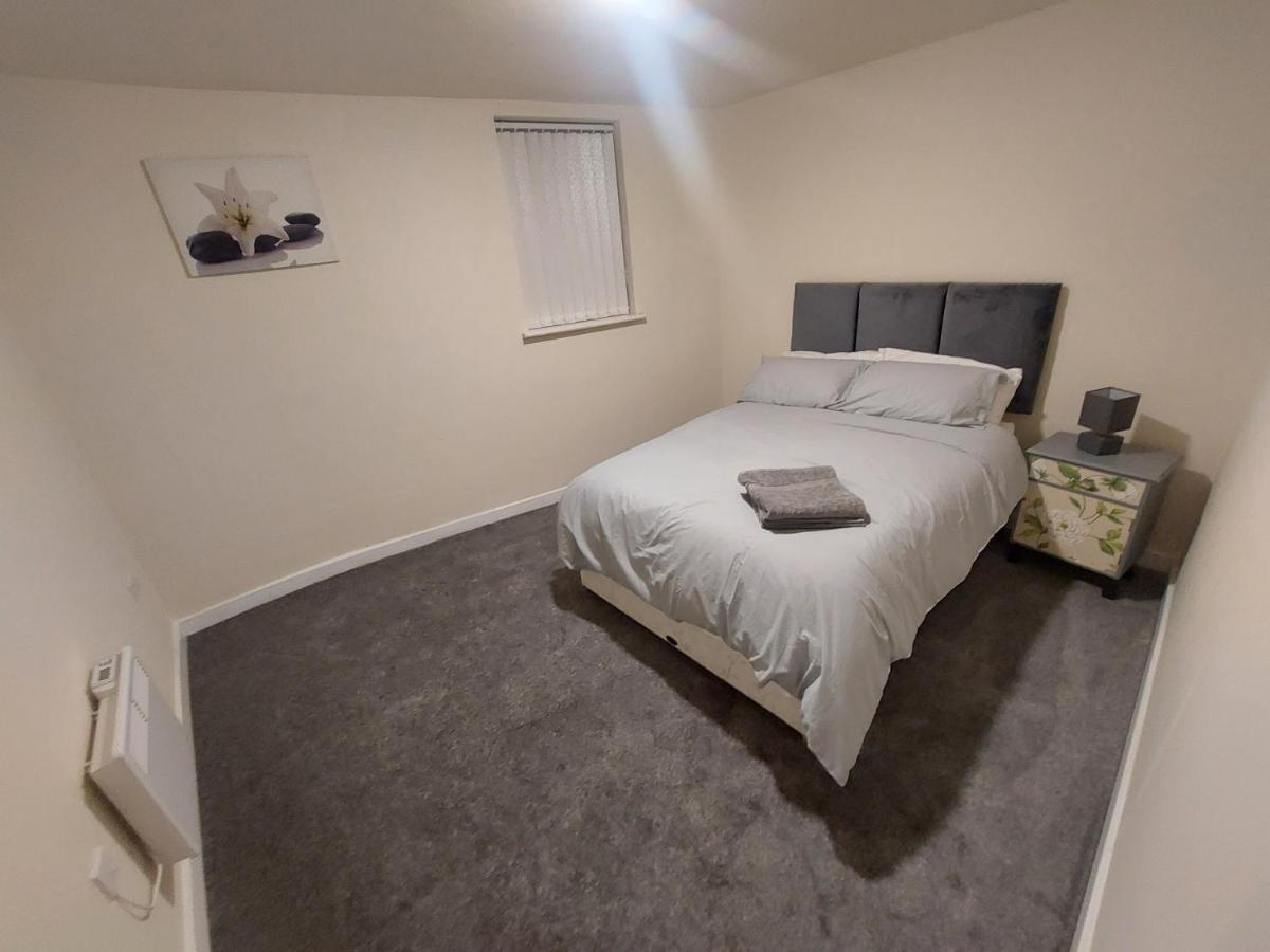 2 Large Bedroom Apartment- Wifi & Parking Fleetwood Zewnętrze zdjęcie