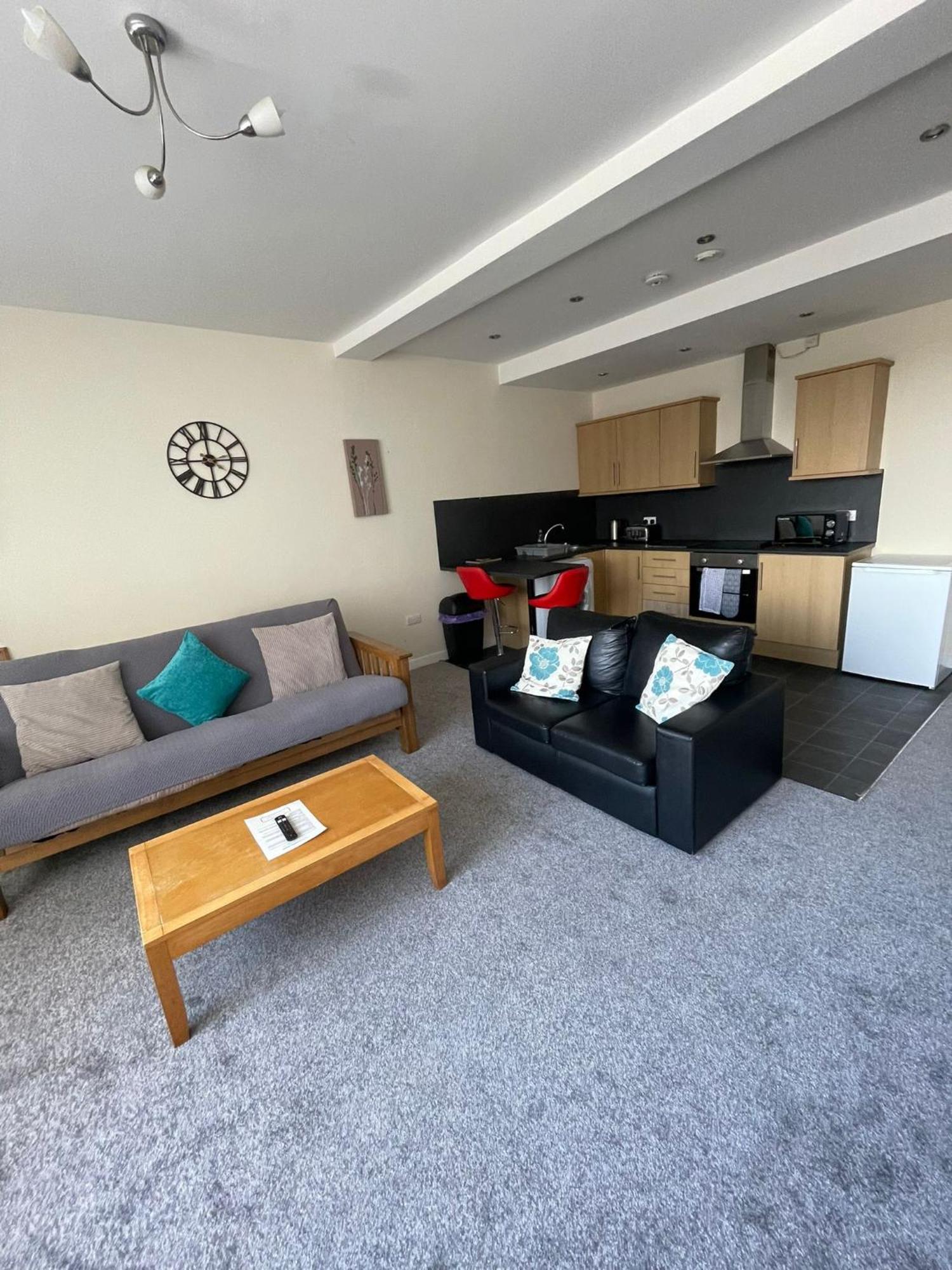 2 Large Bedroom Apartment- Wifi & Parking Fleetwood Zewnętrze zdjęcie